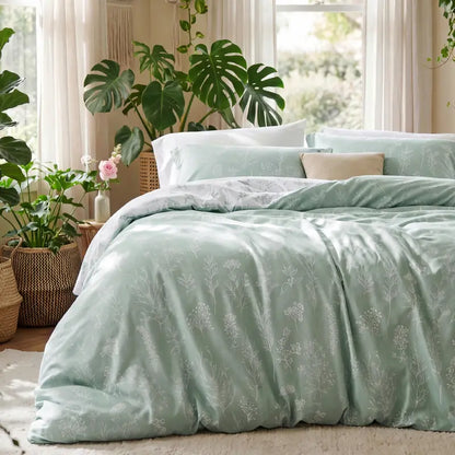 3-Piece Soft Floral Reversible Bed Set — Cute Botanical Flowers Comforter with 2 Pillow Shams, Lightweight Cozy Bedding